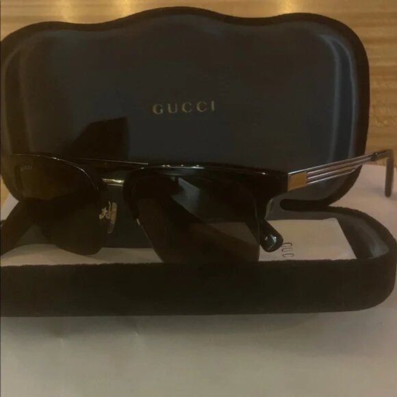 Gucci Black and Gold Sunglasses with Case - Picture 1 of 3